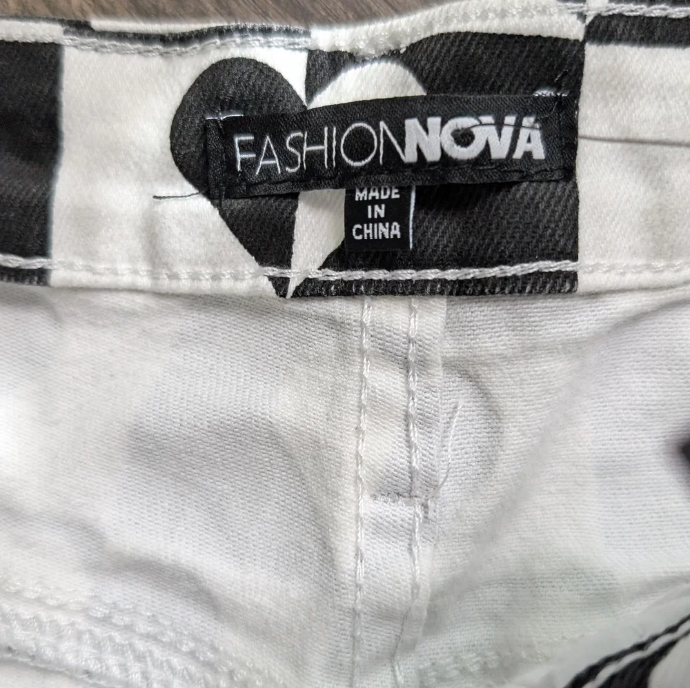 NWT Fashion Nova Queen Of Hearts Straight Leg‎ Heart Pattern Pants Size 11